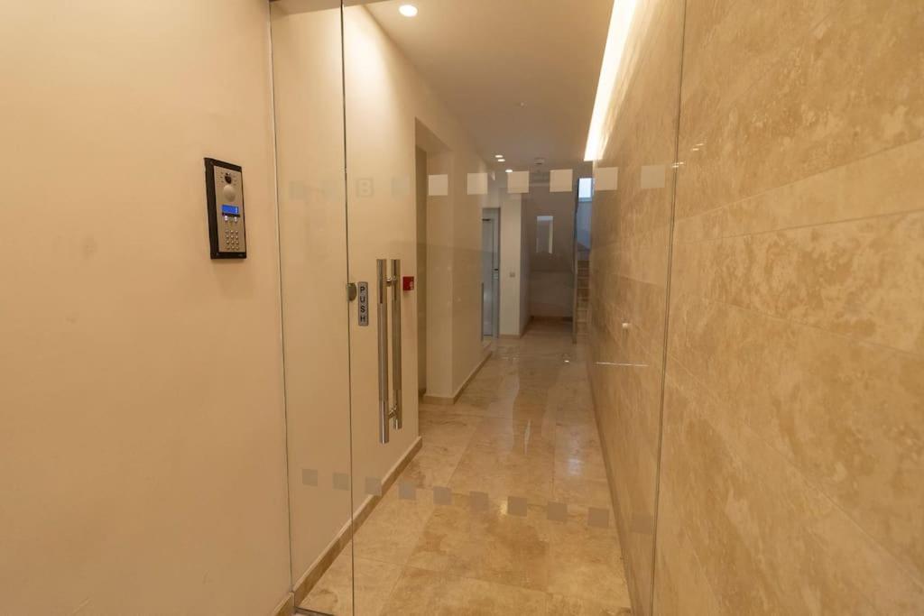 Lovely Modern 1 Bedroom In