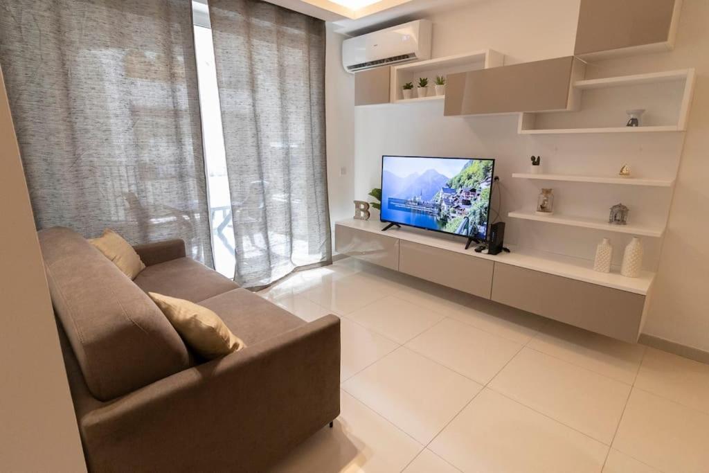 Lovely Modern 1 Bedroom In Appartement *