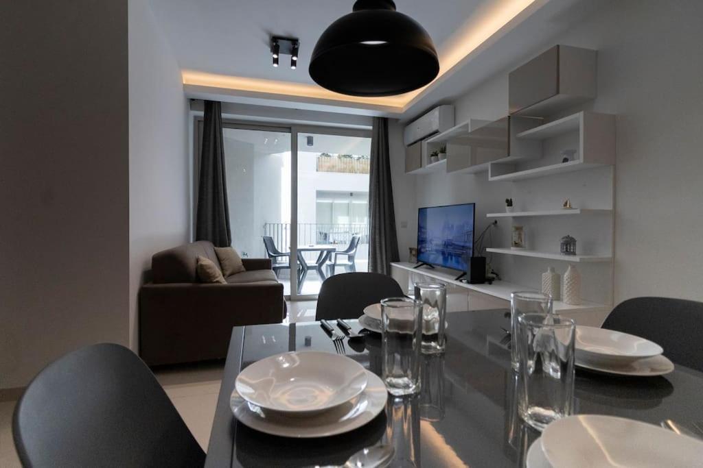 Lovely Modern 1 Bedroom In *